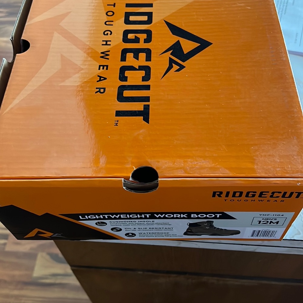 Ridge cut lightweight work boot